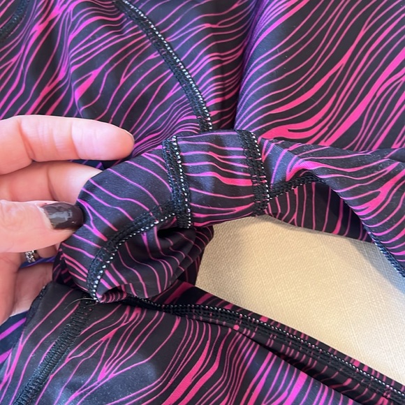 LULU crop legging yoga material - Picture 3 of 4